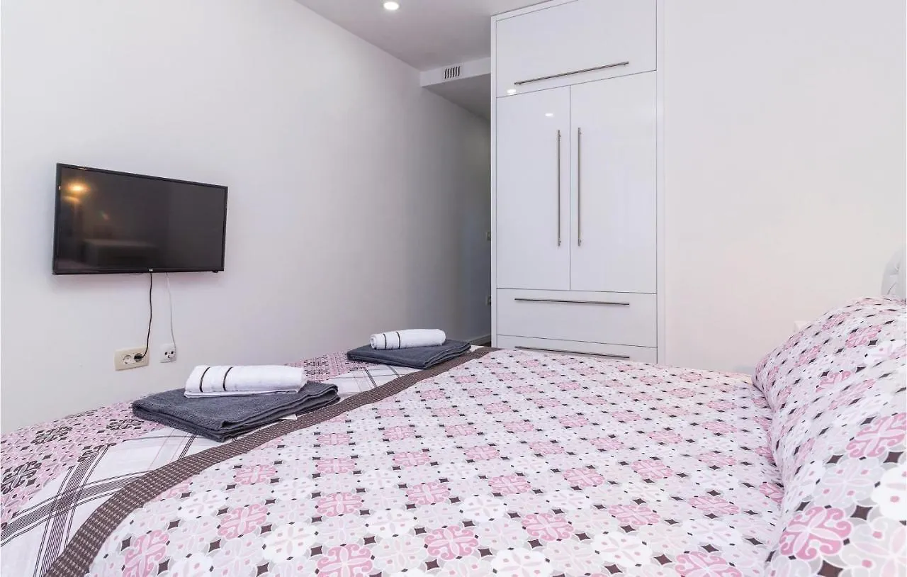 4 Bedroom Pet Friendly Home In Vodnjan Hébergement de vacances